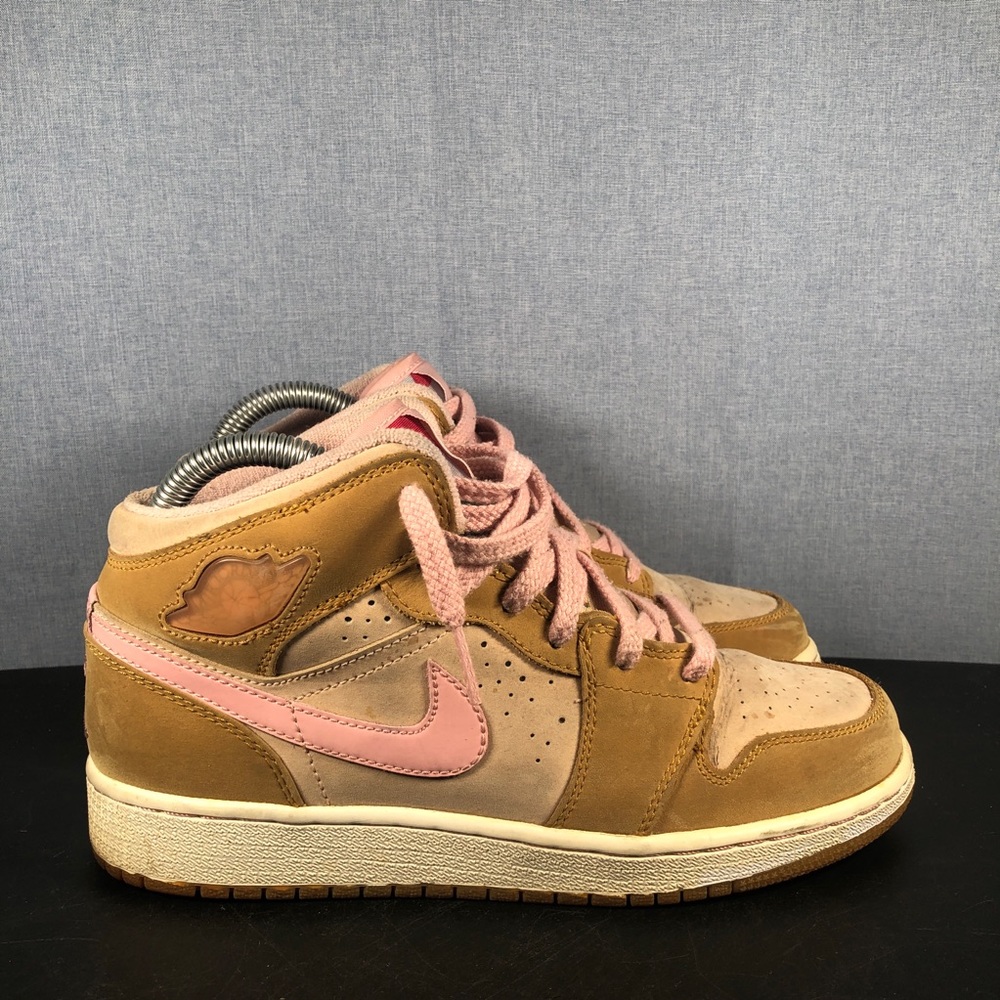 Nike Air Jordan 1 Mid Women's Lola Bunny Rare Tan Pink Lace Up Sneaker size 6.5